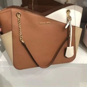 Micheal Kors jetset lugg multi shoulder bag